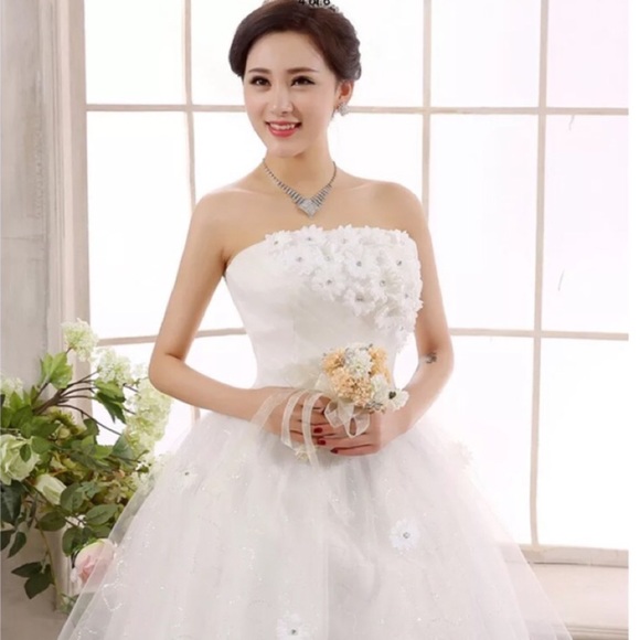 NWT beautiful princess style wedding dress - Picture 4 of 8